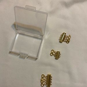 Necklace layers clasps